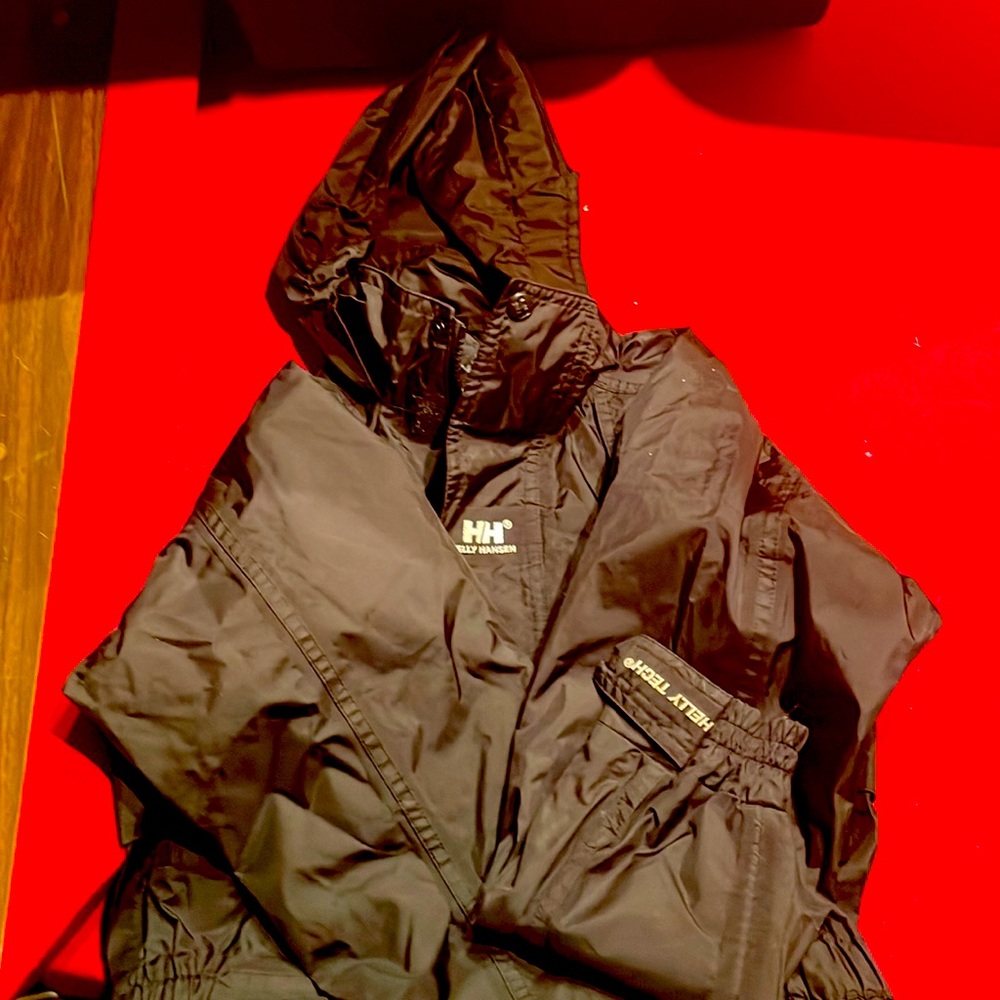 HELLY HANSEN rain jacket with hood